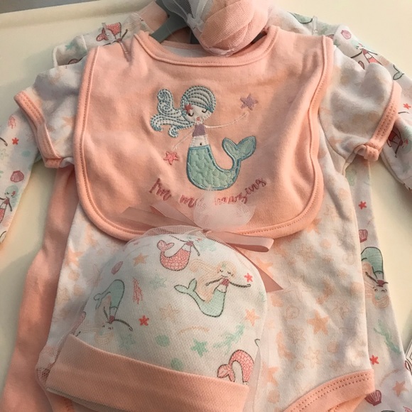 KYLE & DEENA 3-6 MONTHS 100% SOFT COTTON SET SLEEPER CAP TOP BOTTOM BIB SOCKS - Picture 2 of 7